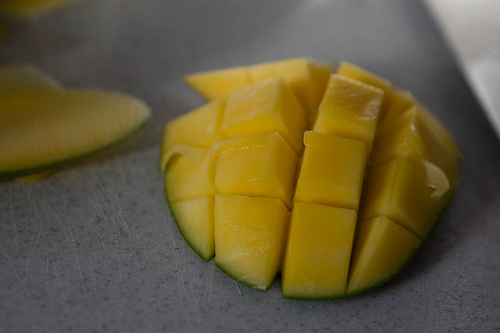 how the hell do you cut a mango anyway